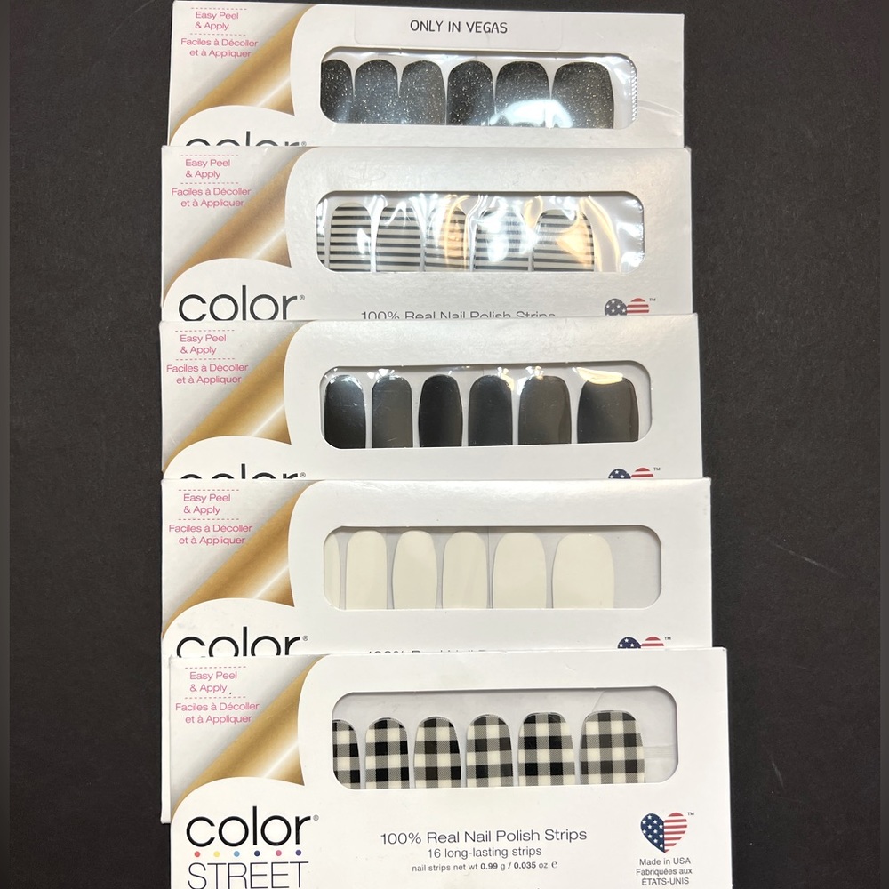 Color Street nail bundle in black and white.